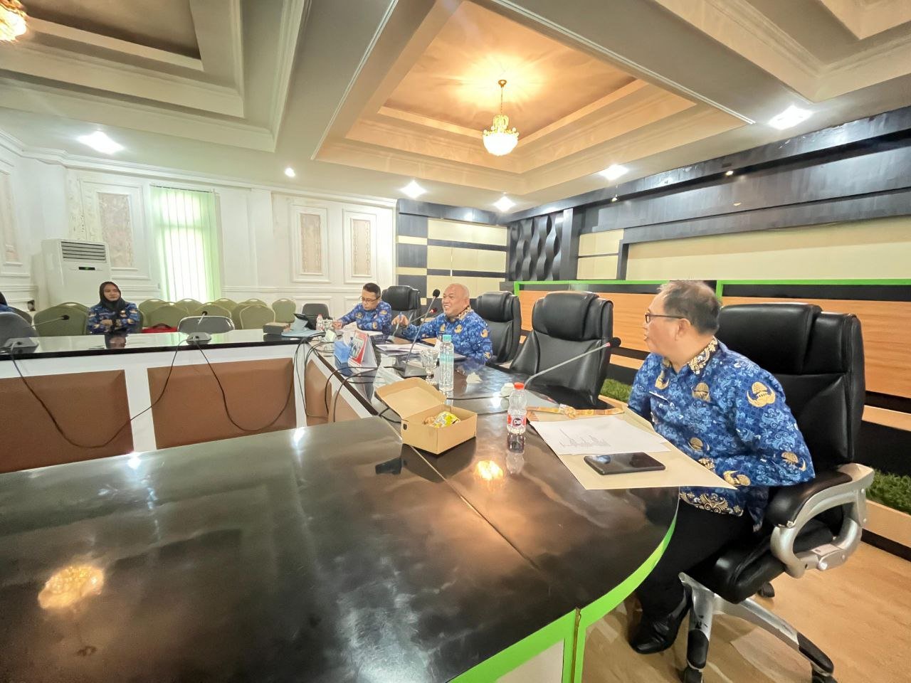 Foto : Wakil Bupati Grontalo H. TonnyJunus Saat Memimpin Rapat