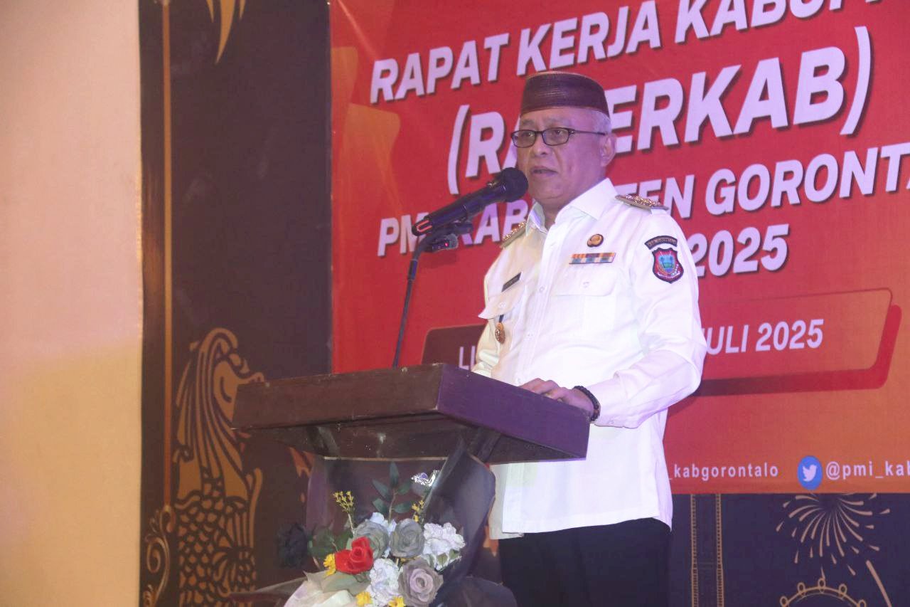 Bupati Gorontalo saat memberikan sambutan pada Rapat Kerja Kabupaten (RAKERKAB) PMI Kabupaten Gorontalo