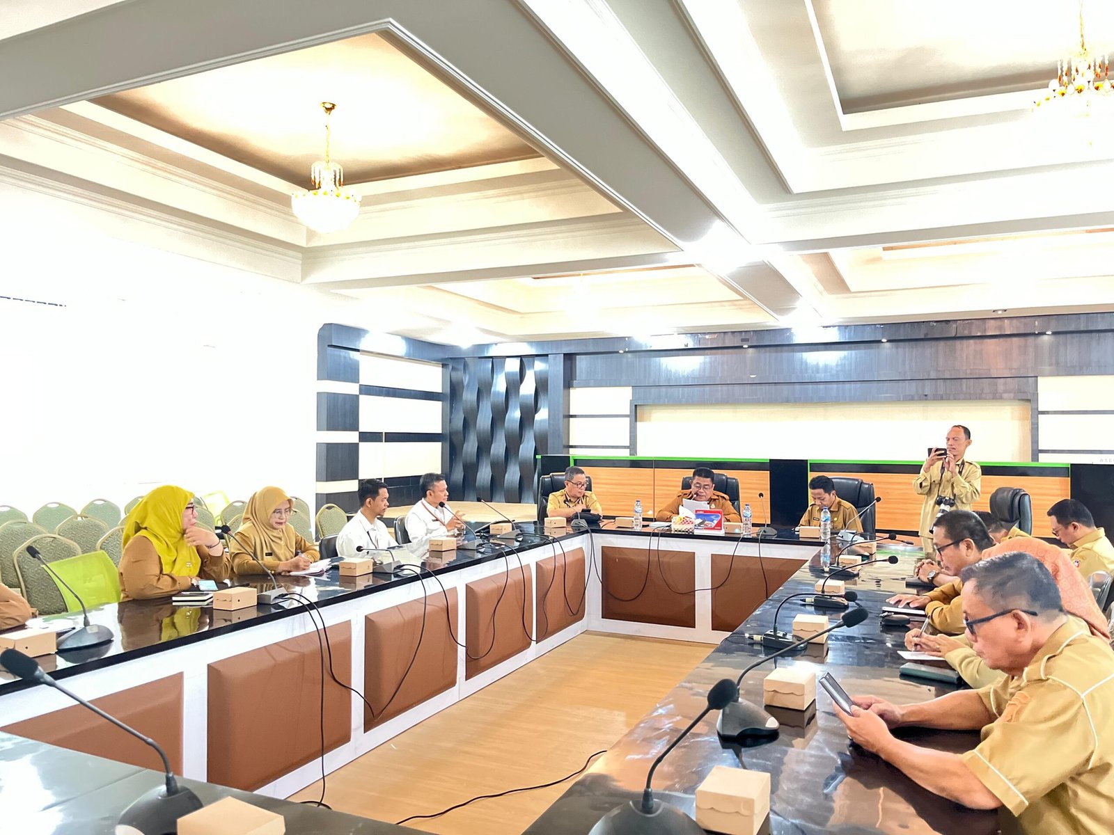 Sekertaris Daerah Kabupaten Gorontalo Sugondo MKmur Pimpin Rapat Percepatan Pertumbuhan Ekonomi Daerah